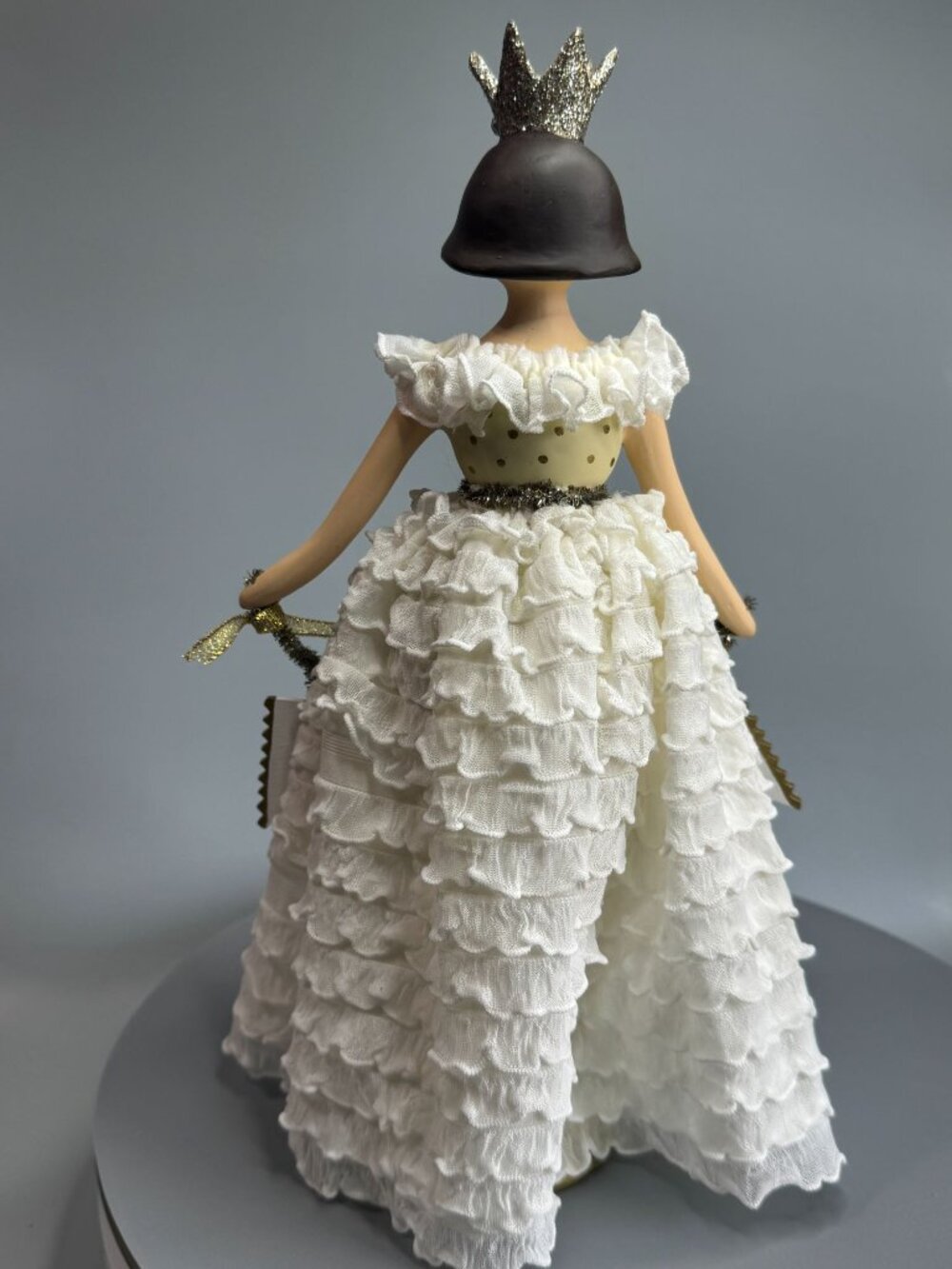 Heather Myers Christmas Queen Doll Merry Banner White Ruffle Dress 11.5" Signed - Picture 10 of 13
